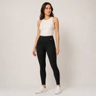 Legging chauffant femme L4 porte sur fond studio clair