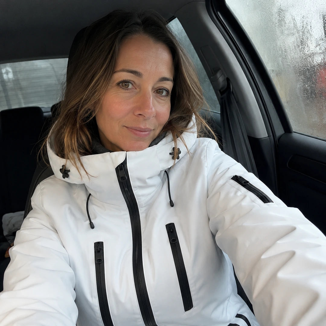 Photo client portant 9HEAT Glacier Pro 8 - Parka chauffante Femme