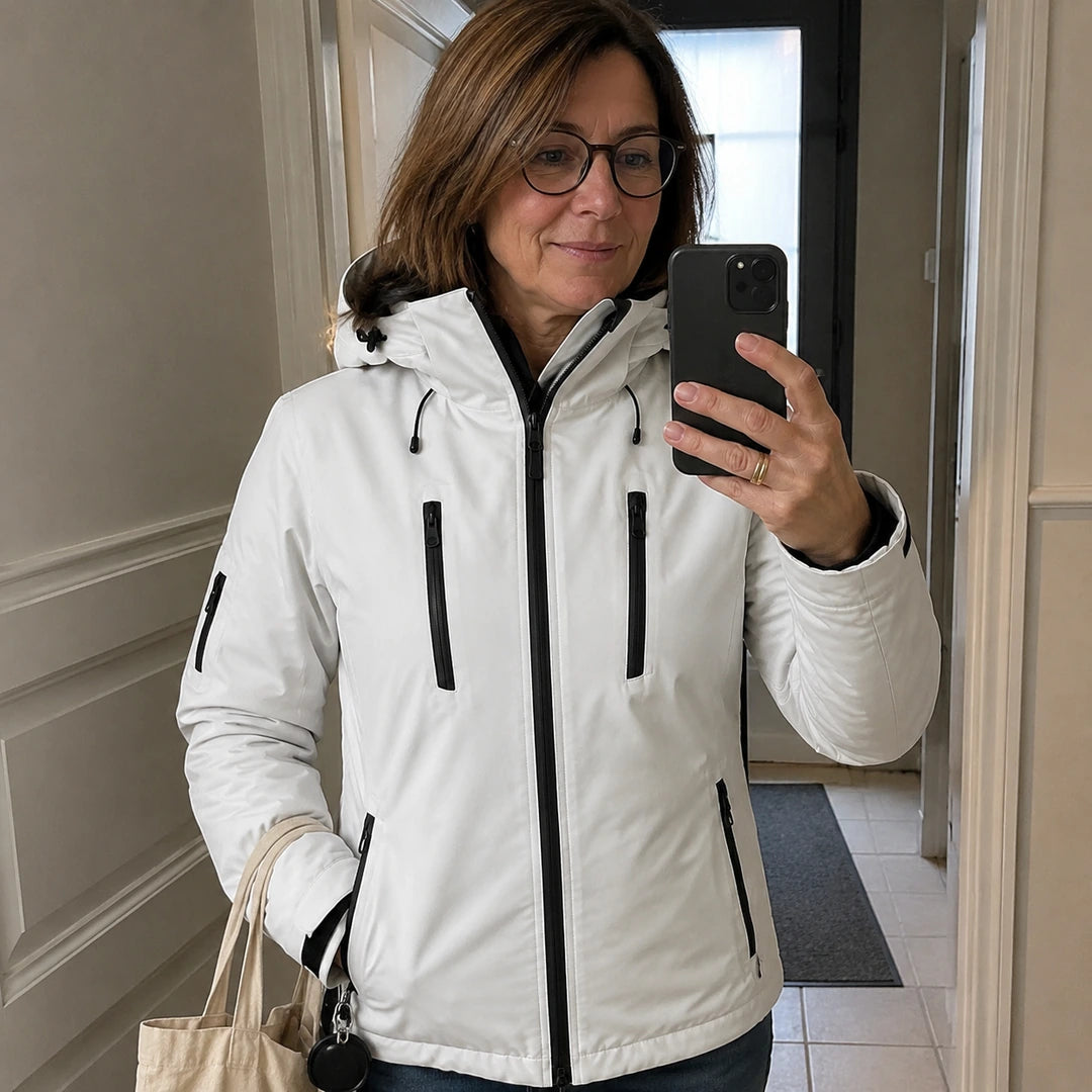 Photo client portant 9HEAT Glacier Pro 8 - Parka chauffante Femme