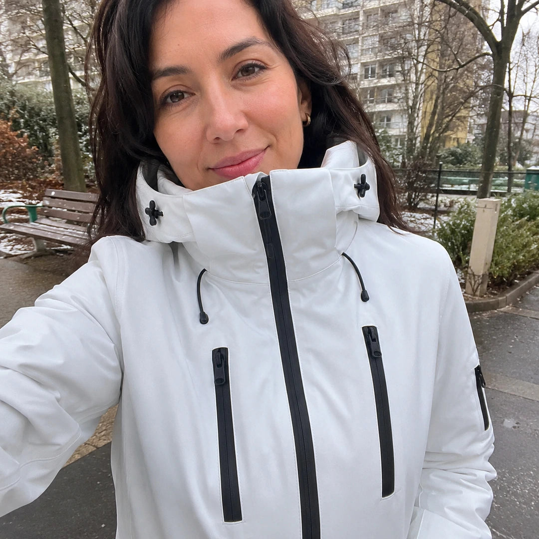 Photo client portant 9HEAT Glacier Pro 8 - Parka chauffante Femme