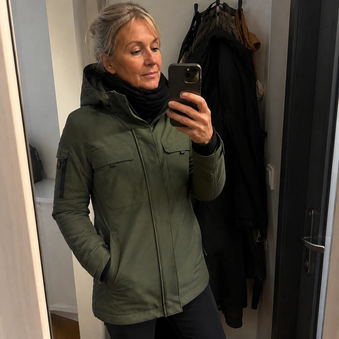 Photo client portant 9HEAT Alpine 50 - Parka chauffante Femme