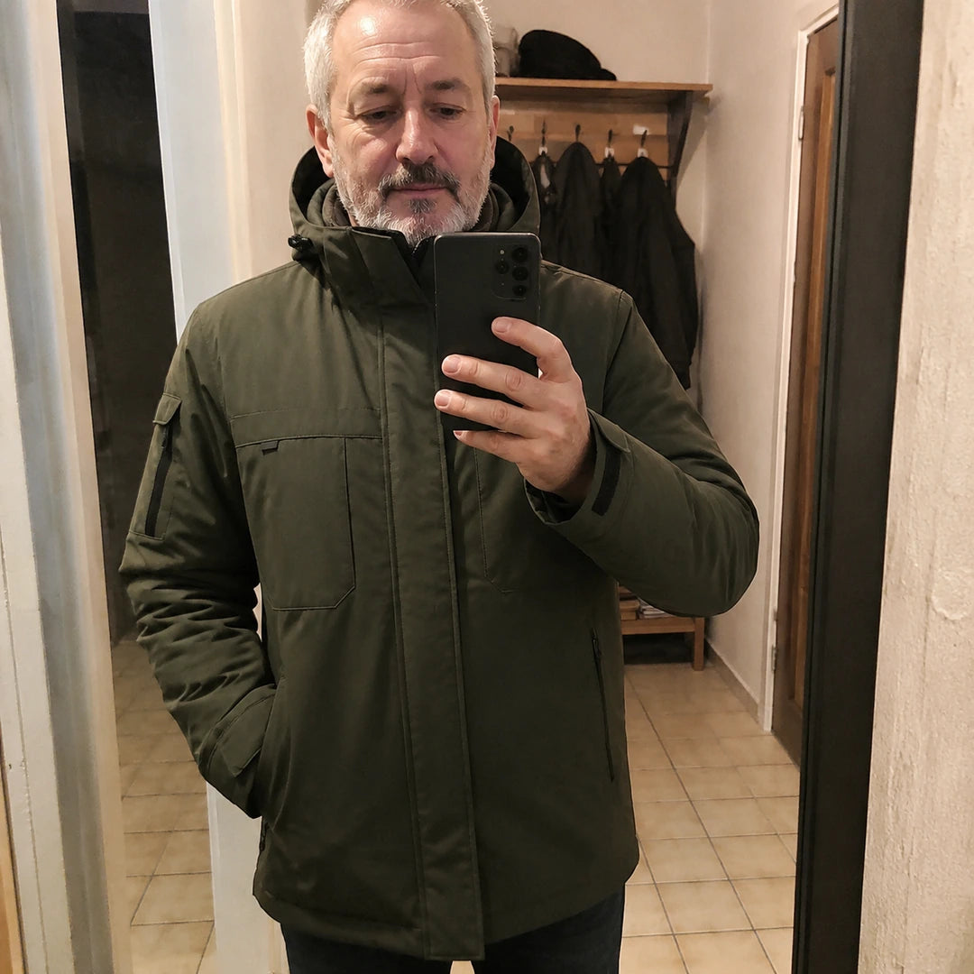 Photo client portant 9HEAT Alpine 50 - Parka chauffante Homme