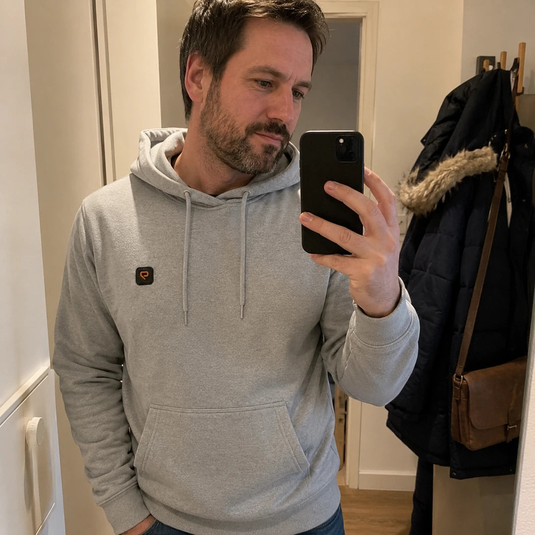 Photo client portant 9HEAT Volt Hoodie 12 - Sweat chauffant 12 zones