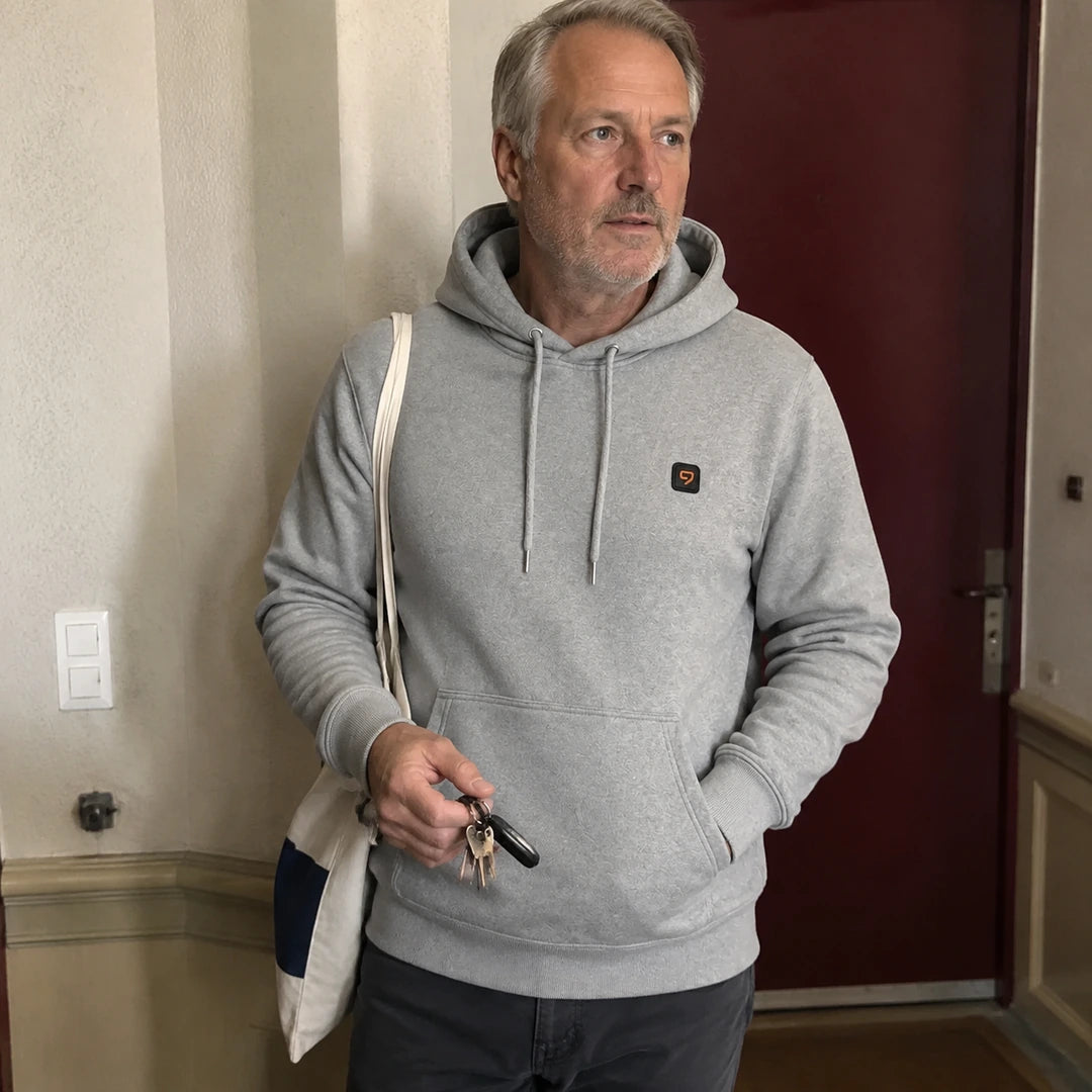 Photo client portant 9HEAT Volt Hoodie 12 - Sweat chauffant 12 zones
