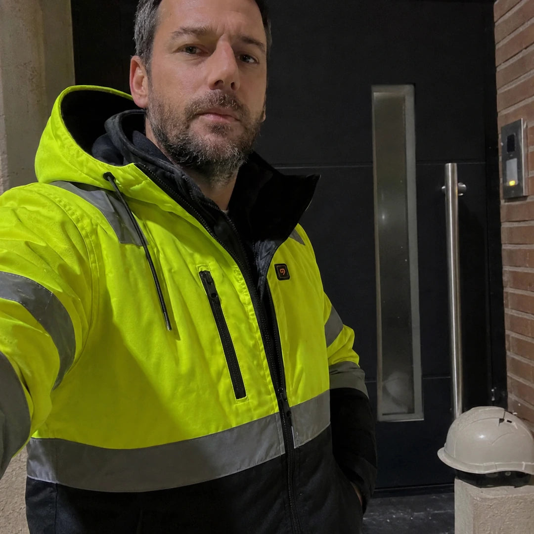 Photo client portant Veste de travail chauffante haute visibilité - WorkGuard